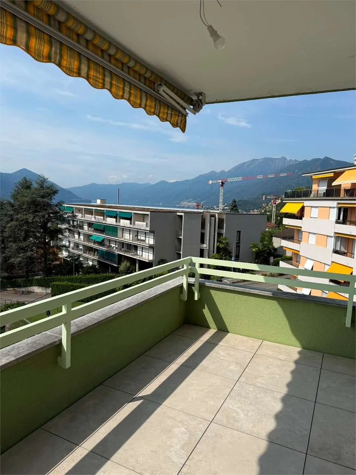 **Elegante Wohnung mit 180-Seeblick in Minusio - Zweitwohnsitz**