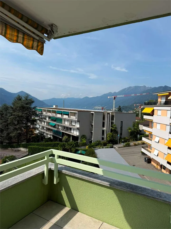 **Elegante Wohnung mit 180-Seeblick in Minusio - Zweitwohnsitz**