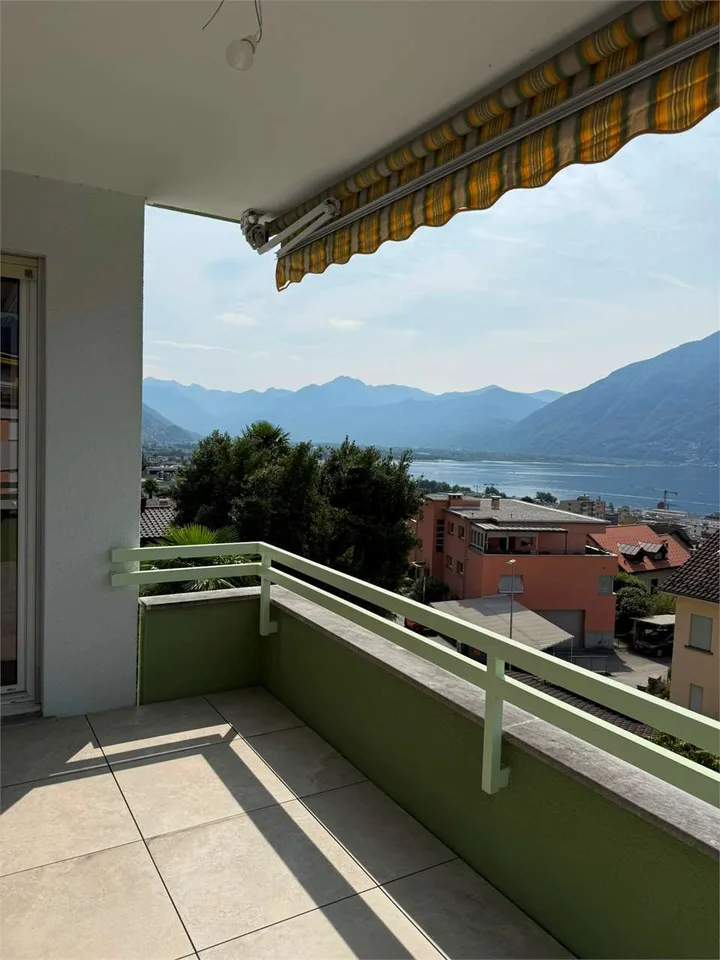 **Elegante Wohnung mit 180-Seeblick in Minusio - Zweitwohnsitz**