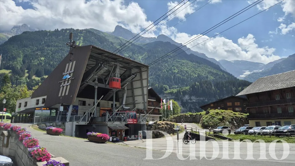CHALET EMBLEMATIQUE D'EXCEPTION FACE AUX DENTS DU MIDI À CHAMPÉRY – photo 15 sur 17