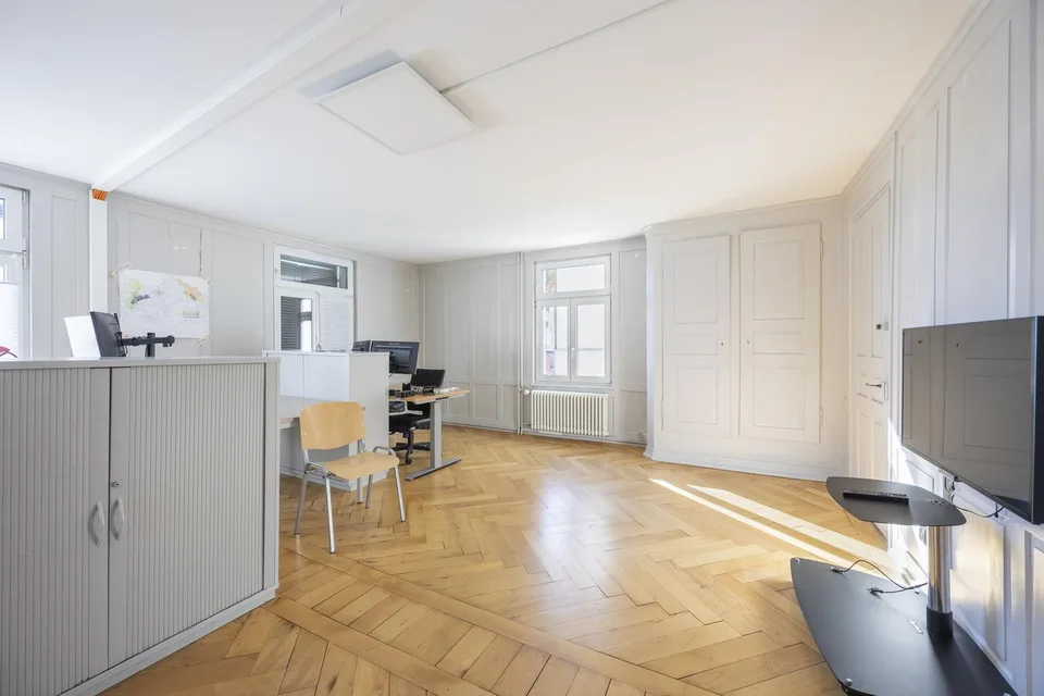 Espaces de bureau lumineux dans un emplacement central Amriswil