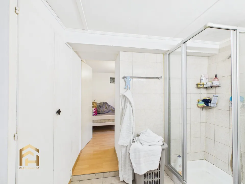 Viel Platz, viel Charme, viele Möglichkeiten Haus mit 3 Wohneinheite – Foto 9 von 13