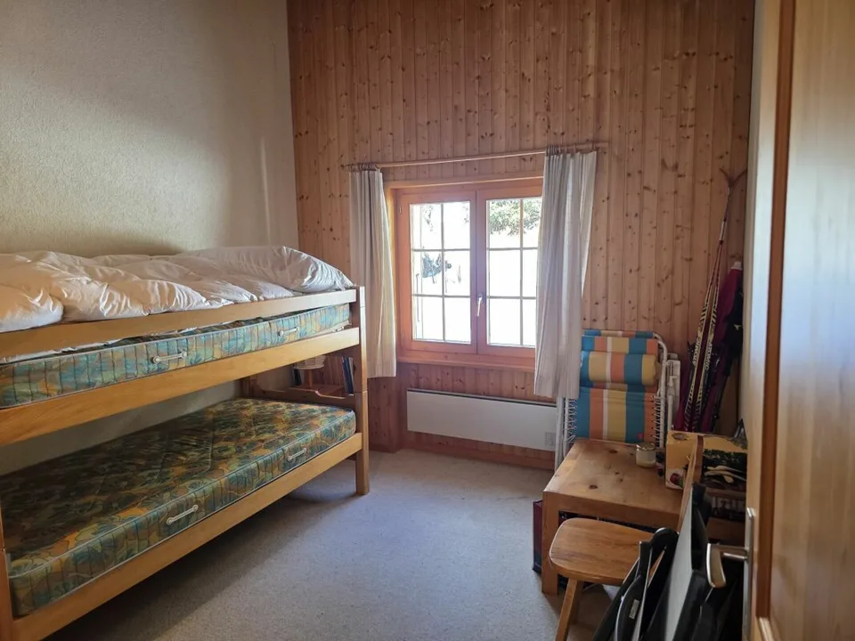 3 ½ Zi - Dachwohnung Haus 'Nufenen'