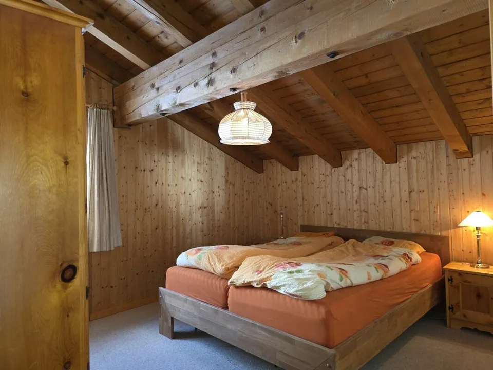 3 ½ Zi - Dachwohnung Haus 'Nufenen'