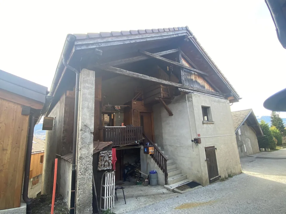 Haus im Dorf mit Renditepotenzial im Herzen von Arbaz