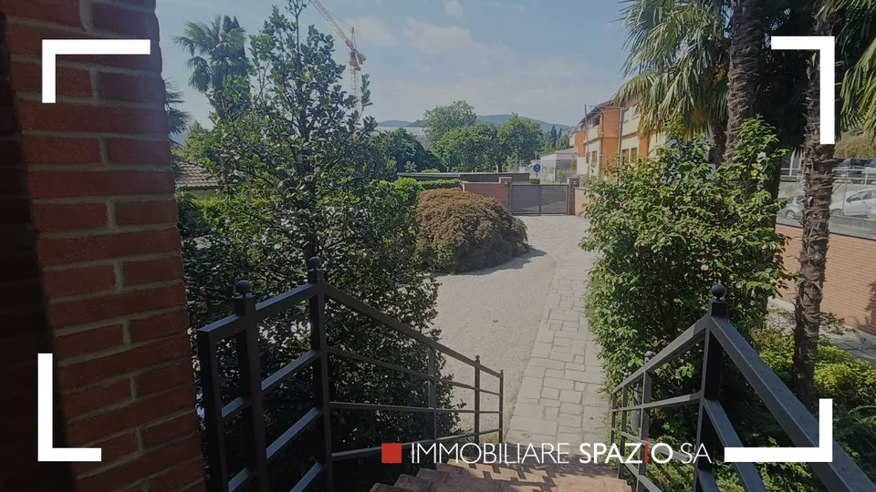 Exklusives Seeblick-Anwesen mit privatem Strand – Foto 14 von 14