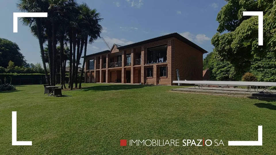 Esclusiva Villa Fronte Lago con spiaggia privata