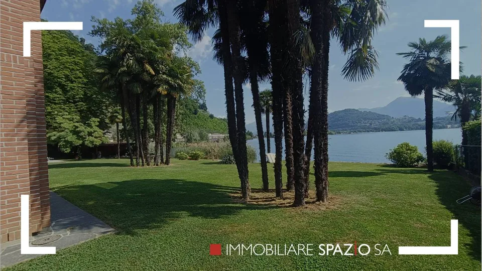 Exklusives Seeblick-Villa mit privatem Strand