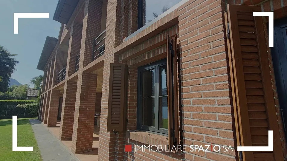 Exklusives Seeblick-Villa mit privatem Strand