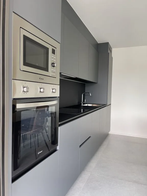 Breganzona 2.5 Zimmer. Eingerichtet Miete 1'690 Nebenkosten 150