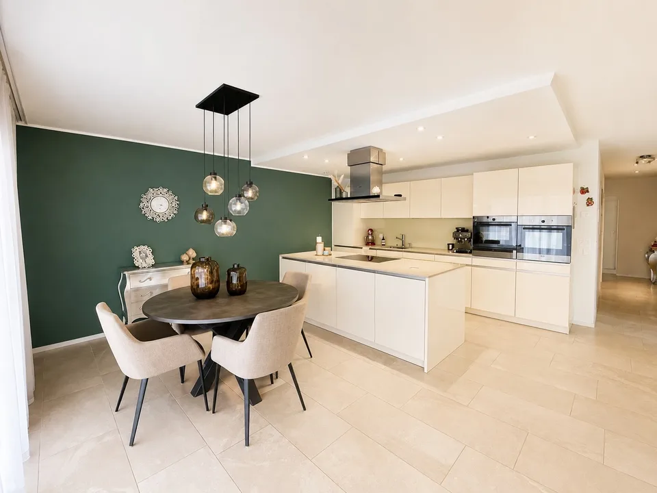 Appartement de jardin attractif de 4,5 pièces avec 2 places de parking souterrain à vendre à Lieli (Oberwil-Lieli)