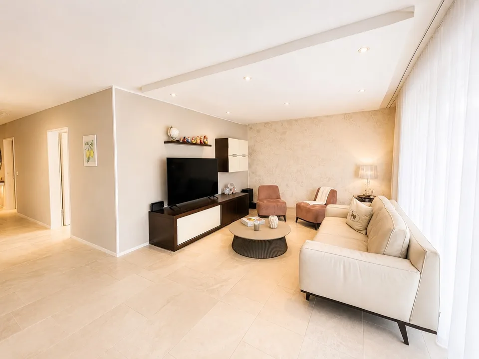Appartement de jardin attractif de 4,5 pièces avec 2 places de parking souterrain à vendre à Lieli (Oberwil-Lieli)