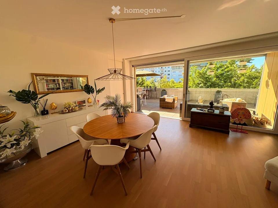 Charmanter 5-Zimmer-Wohnung mit Balkon & atemberaubendem Blick