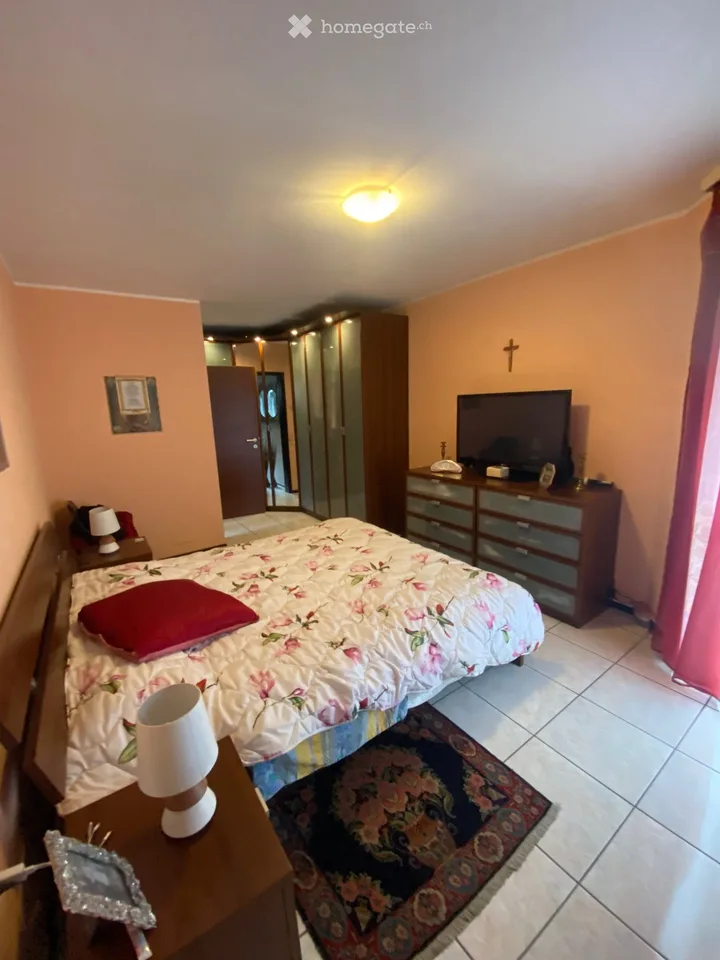 Vendesi villetta di 6.5 locali con giardino 3/4 posteggi