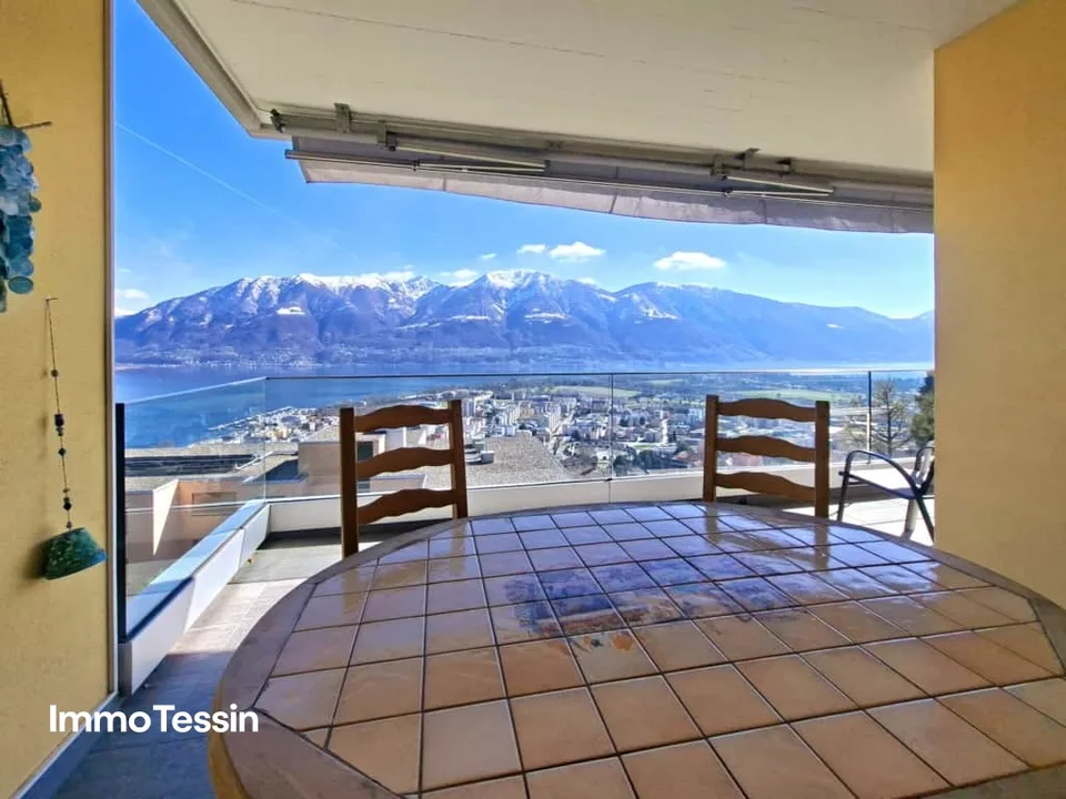 LOCARNO-MONTI: Grosse & moderne Wohnung mit fantastischer 180 Panorama Seesicht über den Lago Maggiore