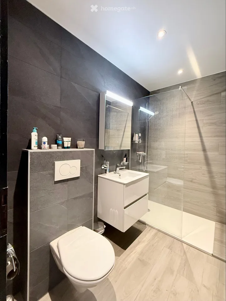 Zu übergeben: 2.5-Zimmer-Wohnung renoviert