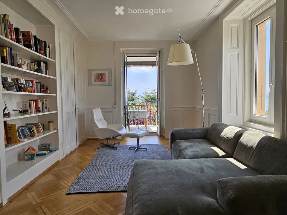 Appartement de 5.5 pièces avec balcon et vue lac à Neuchâtel