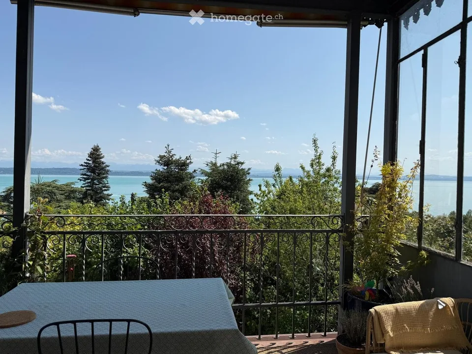 Appartamento di 5.5 locali con balcone e vista lago a Neuchâtel