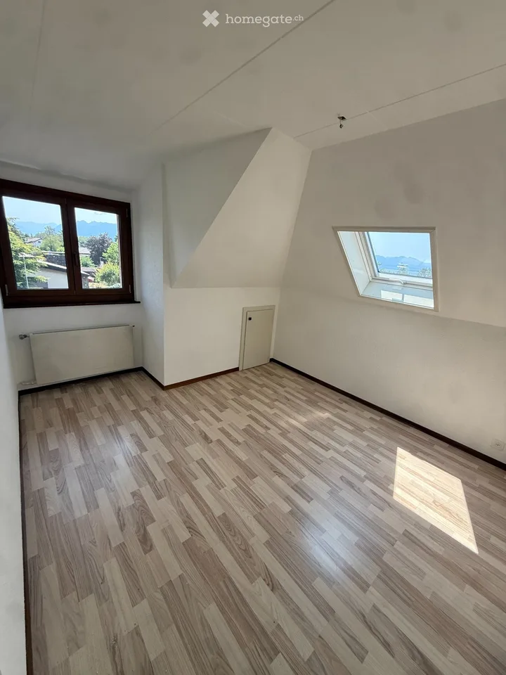 Appartamento con 4,5 locali + padiglione di giardino
