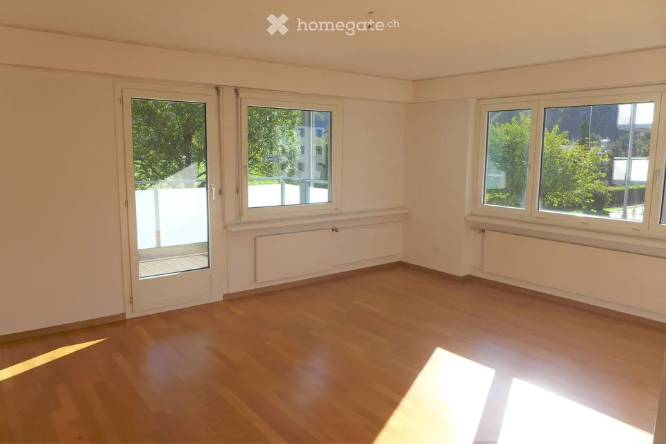 Helle 4.5-Zimmer-Wohnung mit Balkon und schöner Aussicht in Berneck