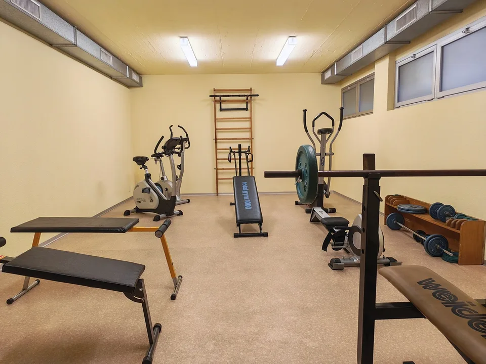 Charmante 4.5-Zimmer-Wohnung mit top See- und Fernsicht , Pool, Sauna, Fitness – Foto 16 von 16