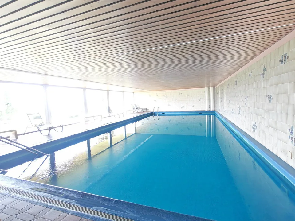 Charmante 4.5-Zimmer-Wohnung mit top See- und Fernsicht , Pool, Sauna, Fitness – Foto 14 von 16