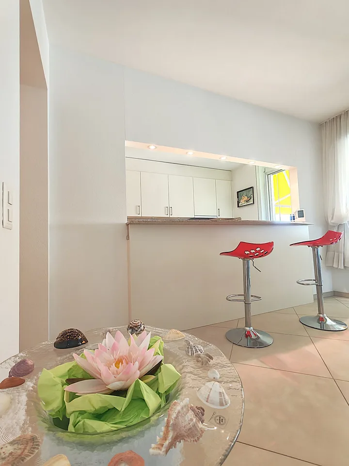 Charmante 4.5-Zimmer-Wohnung mit top See- und Fernsicht , Pool, Sauna, Fitness – Foto 7 von 16