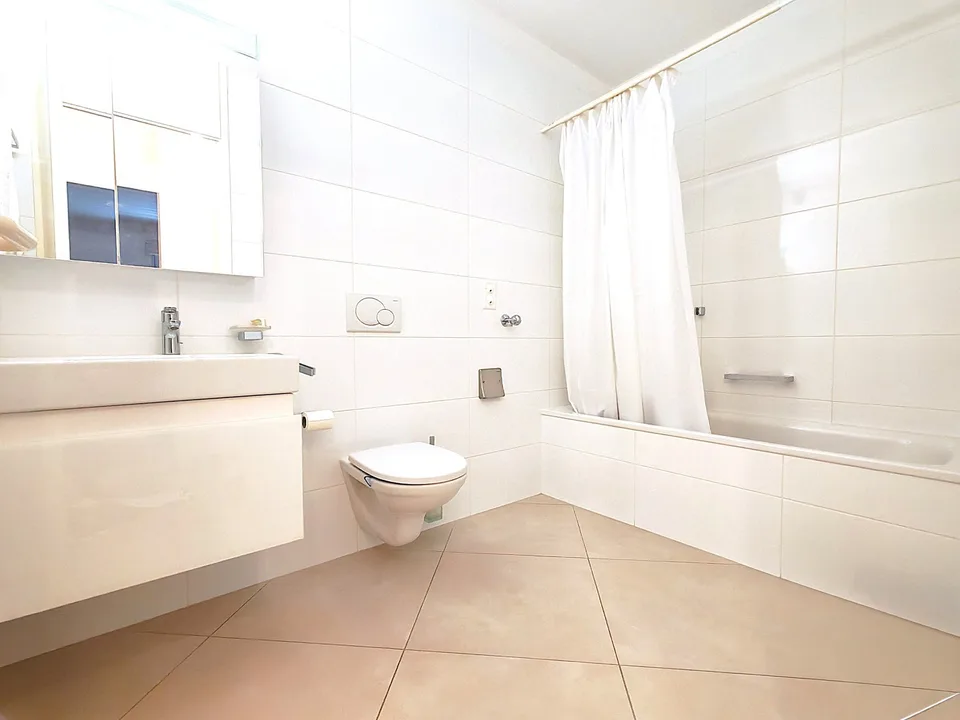 Charmante 4.5-Zimmer-Wohnung mit top See- und Fernsicht , Pool, Sauna, Fitness – Foto 9 von 16