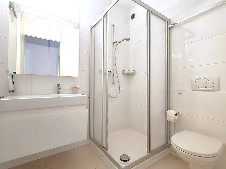 Charmante 4.5-Zimmer-Wohnung mit top See- und Fernsicht , Pool, Sauna, Fitness – Foto 8 von 16