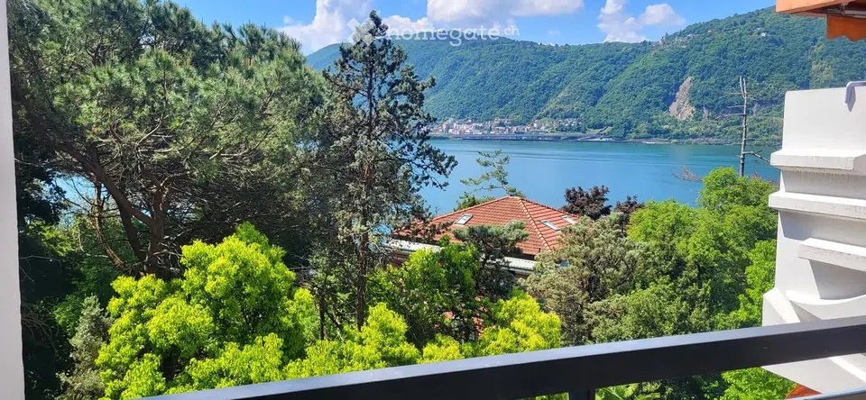 Appartamento Vista Lago con Piscina, Parco e accesso al Lago