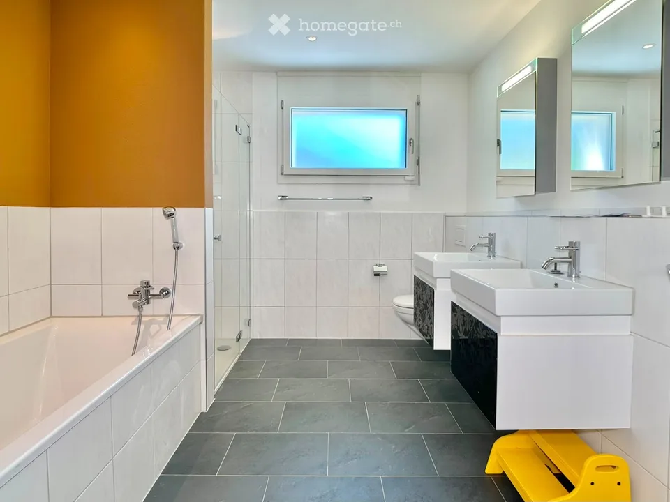 Einziehen und wohlfühlen: 170 m² Gartenwohnung in Stallikon