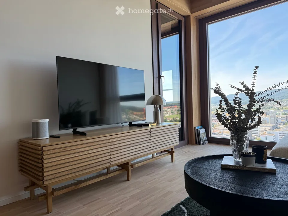 Möblierte 2.5-Z-Wohnung im 19. Stock mit Panoramablick / Furnished 2.5-rom with panoramic views