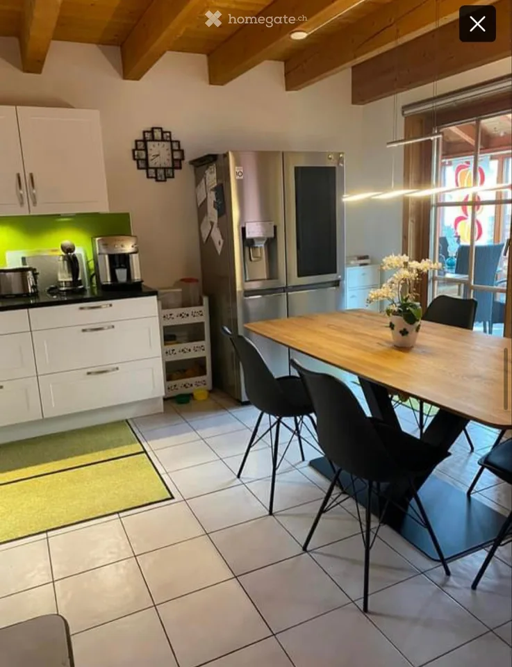 Grosses komplett möbliertes Zimmer mit Balkon in WG