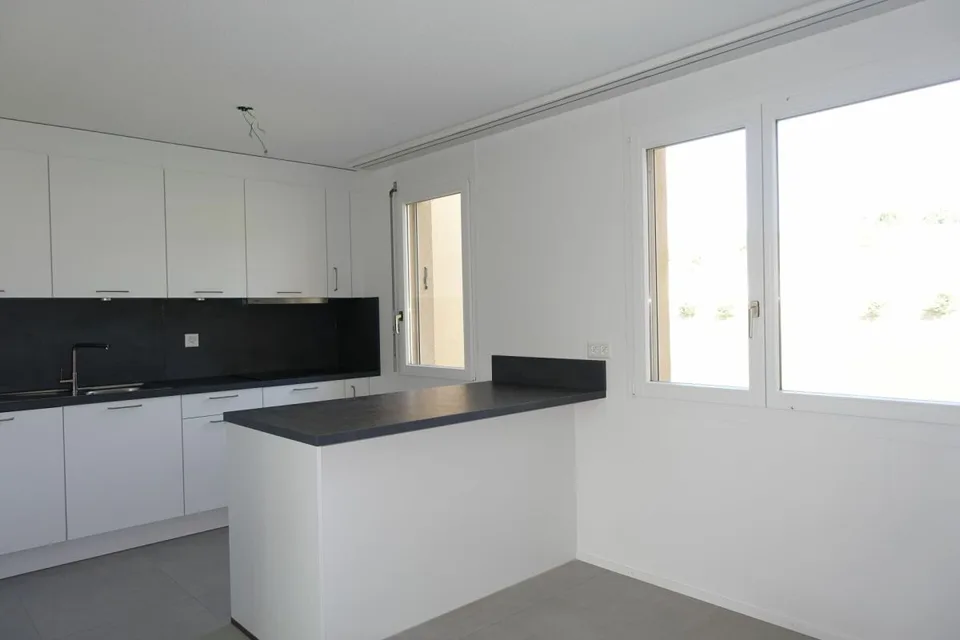 Renovierte 3.5 Zi-Eigentumswohnung mit Balkon und Einstellhallenplatz