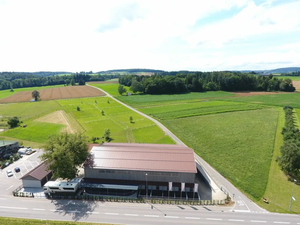 Offre exceptionnelle ! Immobilier équestre avec maison et salle de dressage