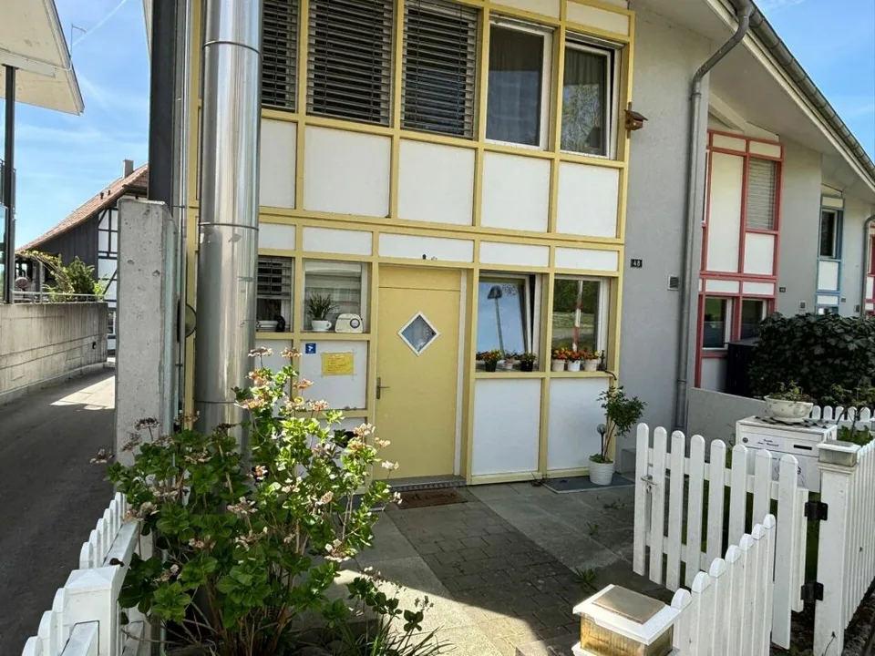 Traumhaftes Eck-Reiheneinfamilienhaus mit zwei Einstellhallenplätze