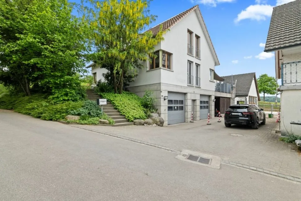 Paradis pour chevaux ! Maison unifamiliale avec écurie