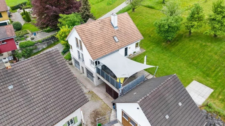 Paradis pour chevaux ! Maison unifamiliale avec écurie