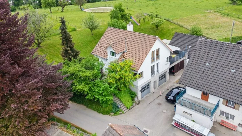 Paradis pour chevaux ! Maison unifamiliale avec écurie