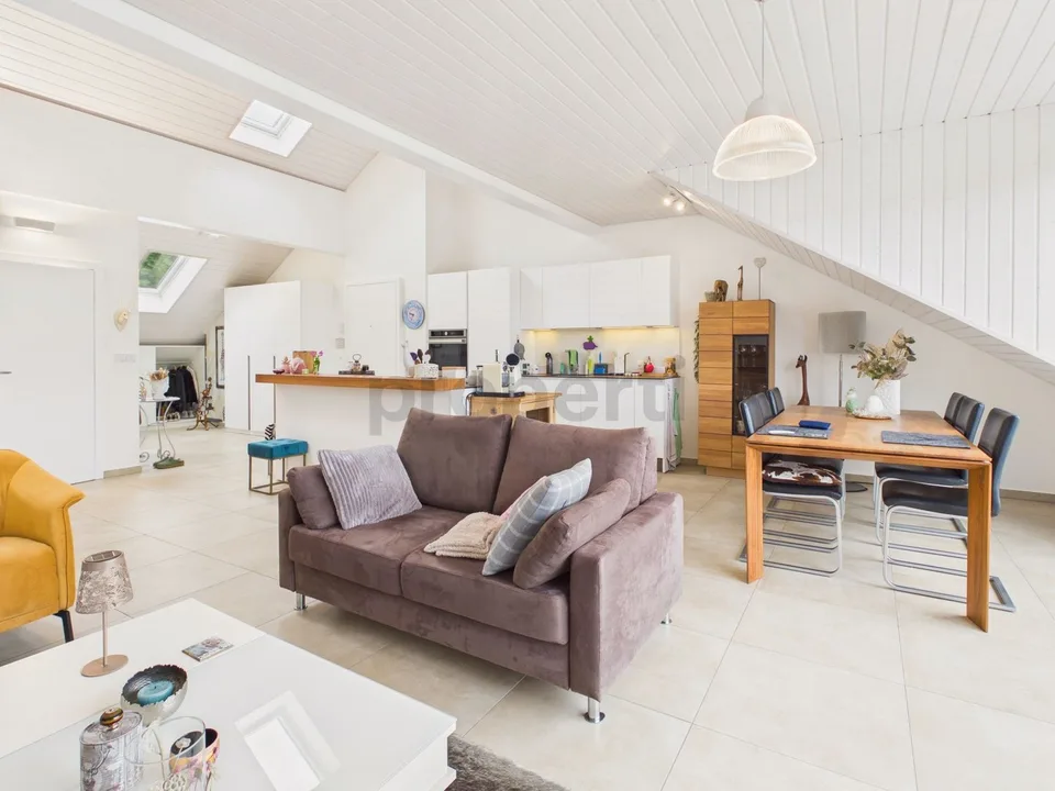 Moderne 3.5-Zimmer-Attikawohnung mit Balkon, Kallnach