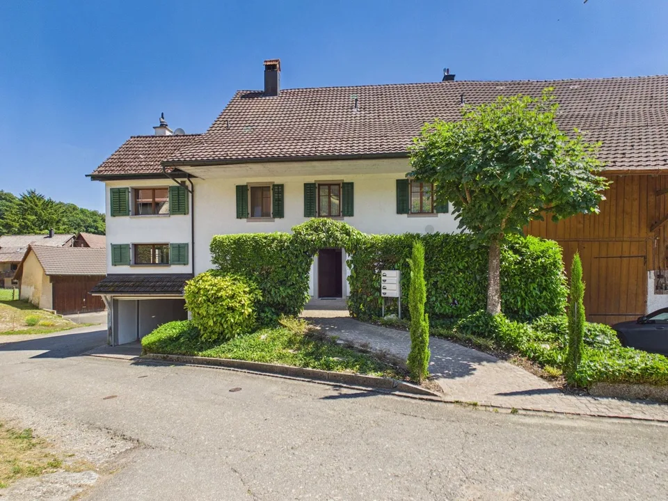 Historisches Bauernhaus mit zwei Wohneinheiten und vielseitigem Potenzial in Vogelsang (Lengnau AG)