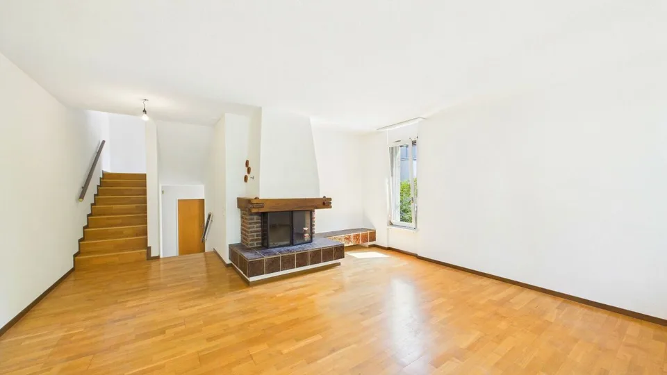 Charmantes 4.5-Zimmer-Doppeleinfamilienhaus mit neuer Küche, Garten und Cheminée