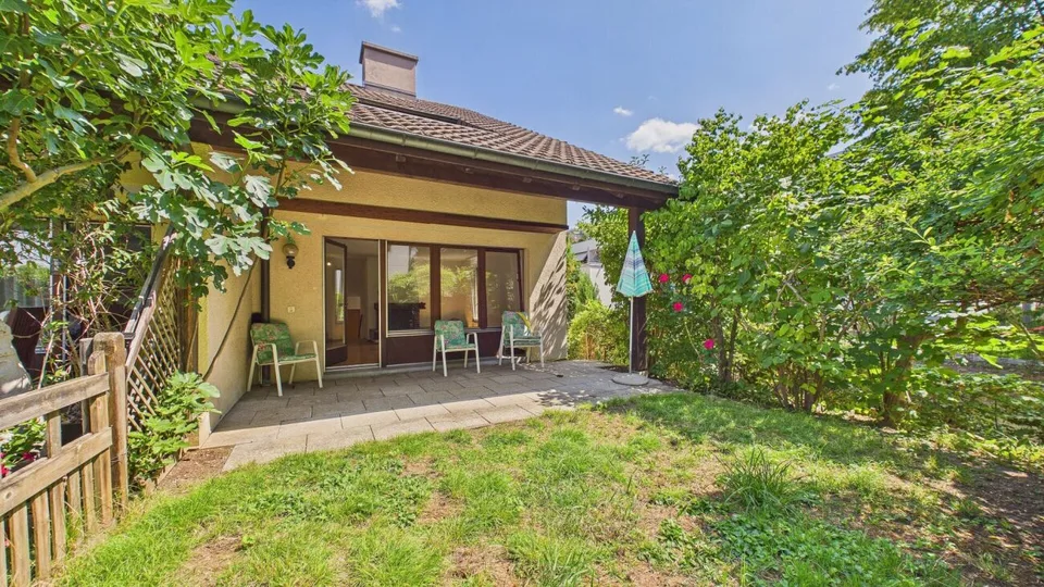 Charmantes 4.5-Zimmer-Doppeleinfamilienhaus mit neuer Küche, Garten und Cheminée