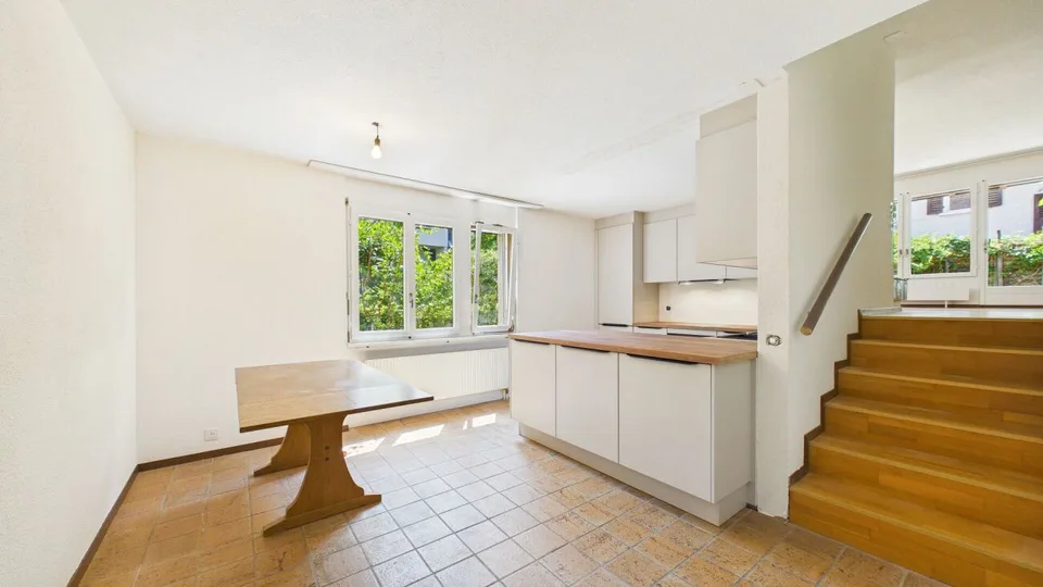 Charmantes 4.5-Zimmer-Doppeleinfamilienhaus mit neuer Küche, Garten und Cheminée