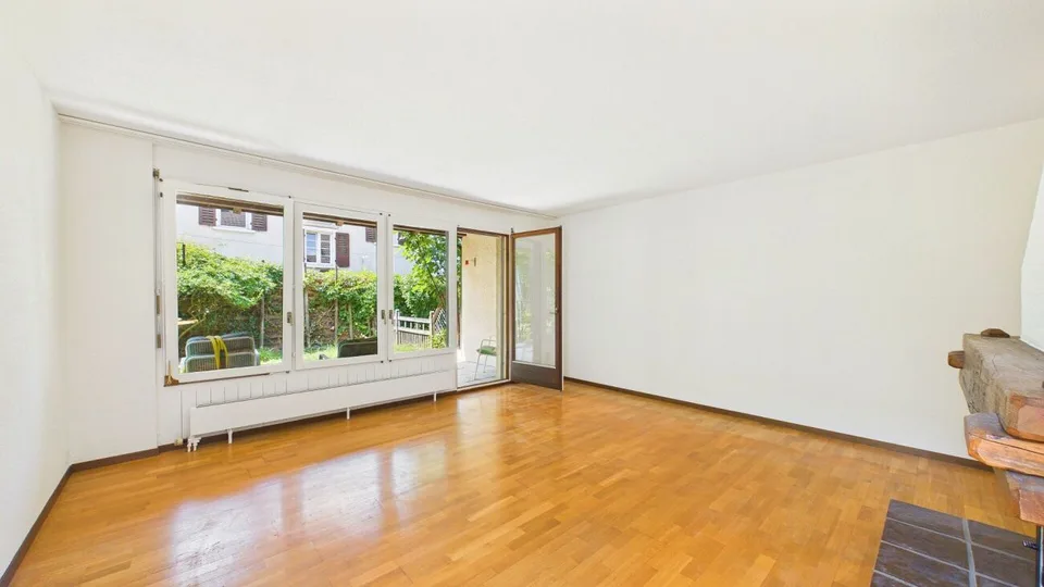 Charmantes 4.5-Zimmer-Doppeleinfamilienhaus mit neuer Küche, Garten und Cheminée