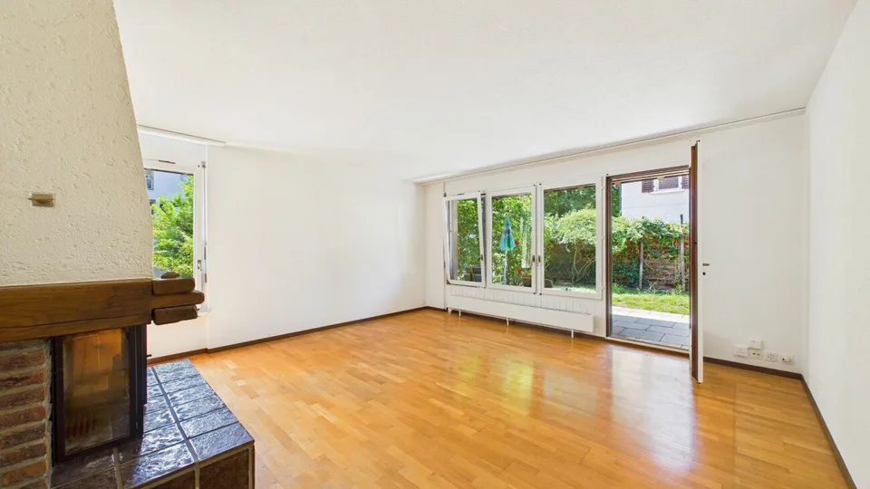 Charmantes 4.5-Zimmer-Doppeleinfamilienhaus mit neuer Küche, Garten und Cheminée