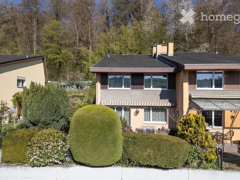 Posizione residenziale soleggiata ai margini del bosco