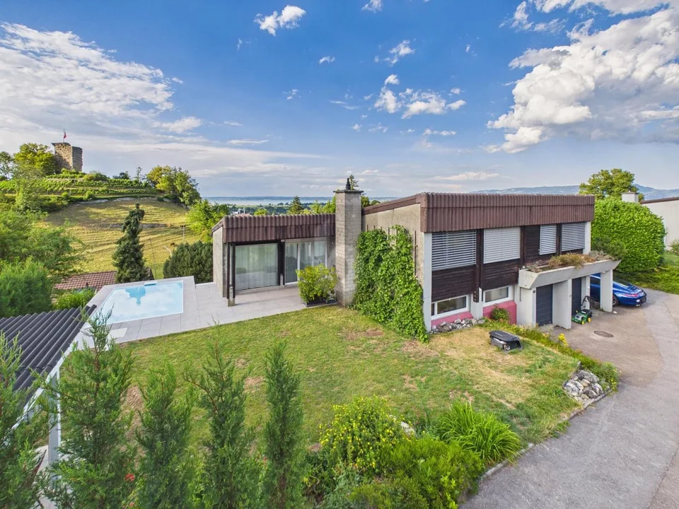 Ristrutturato con giardino, piscina, e vista panoramica