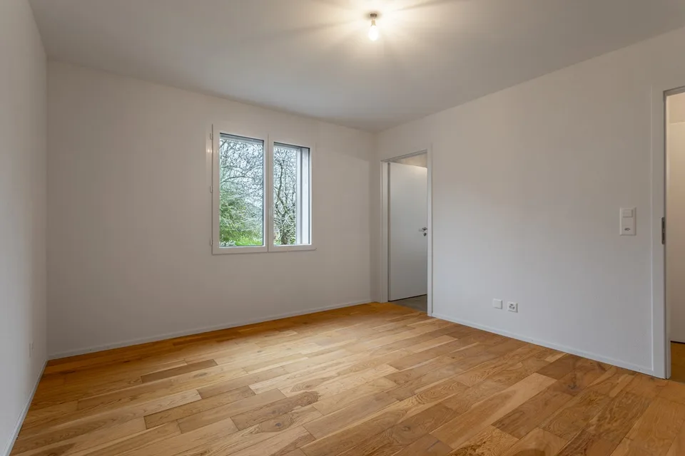 Neue 3.5-Zimmer-Wohnung im Erdgeschoss mit Terrasse und Garten in St-Aubin zum Verkauf
