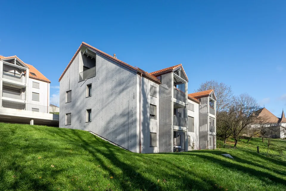 Neue 3.5-Zimmer-Wohnung im Erdgeschoss mit Terrasse und Garten in St-Aubin zum Verkauf